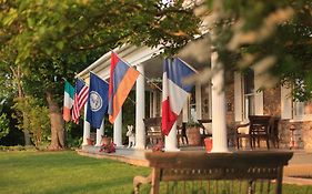 L'Auberge Provencale Inn & Restaurant